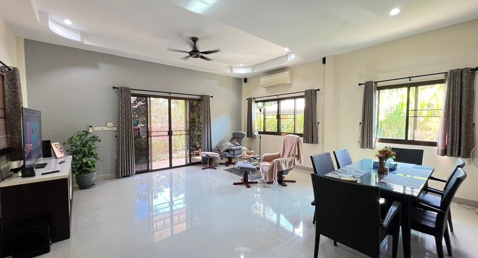 For sale 2 bedrooms townhouse in Jomtien, Pattaya