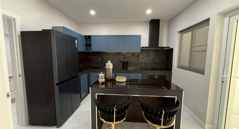 For rent 4 bedrooms house in Bang Lamung, Chonburi