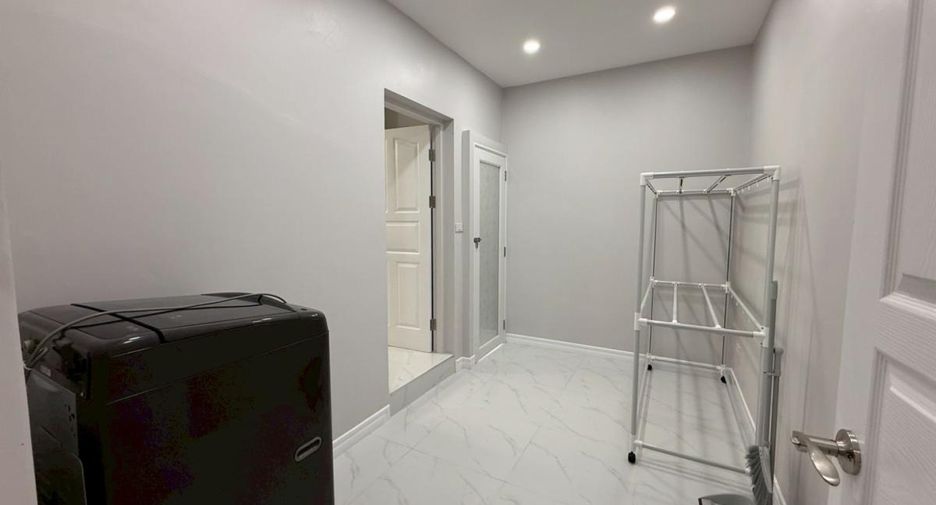 For rent 4 bedrooms house in Bang Lamung, Chonburi