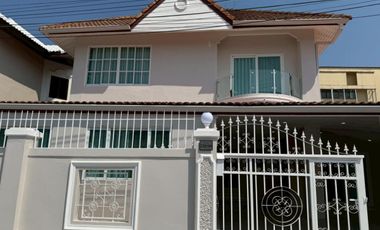 Casa en alquiler de 4 habitaciones en Bang Lamung, Chonburi