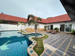 Casa en alquiler de 3 habitaciones en Bang Lamung, Chonburi