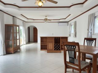 Casa en alquiler de 3 habitaciones en Bang Lamung, Chonburi