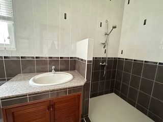 Casa en alquiler de 3 habitaciones en Bang Lamung, Chonburi