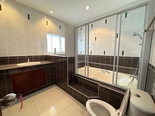 Casa en alquiler de 3 habitaciones en Bang Lamung, Chonburi