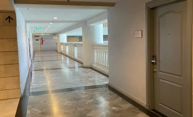 For rent 2 bedrooms condo in Bang Rak, Bangkok