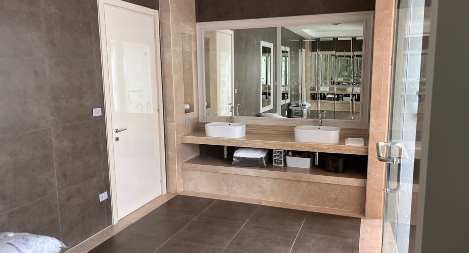 For sale 3 bedrooms villa in Mueang Phuket, Phuket