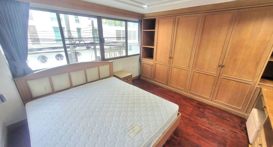 À louer 3 chambres condo à Watthana, Bangkok