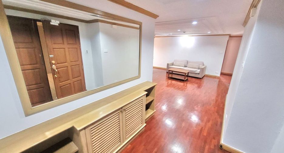 À louer 3 chambres condo à Watthana, Bangkok