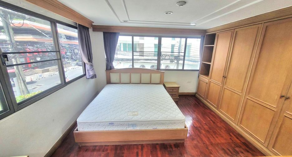 À louer 3 chambres condo à Watthana, Bangkok