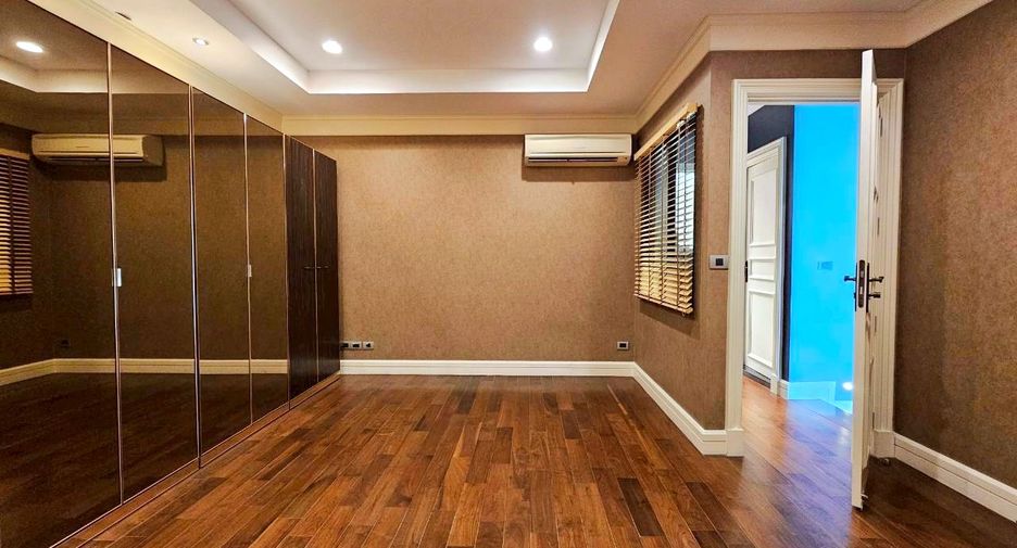 For rent and for sale 3 bedrooms townhouse in Watthana, Bangkok