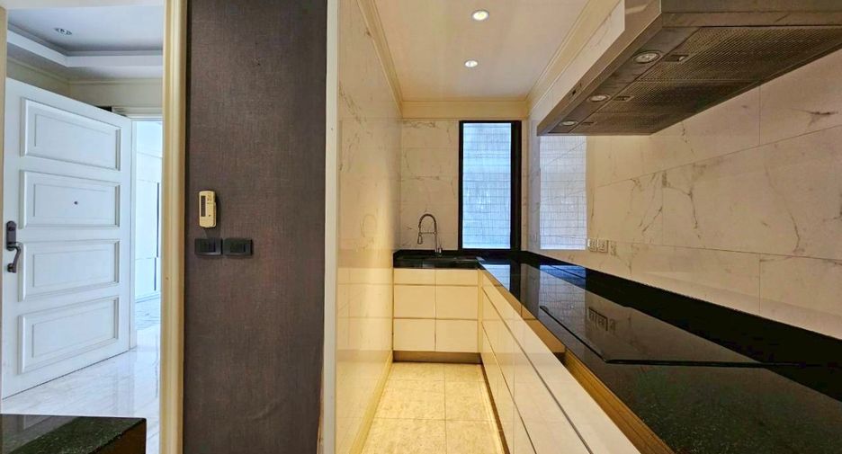 For rent and for sale 3 bedrooms townhouse in Watthana, Bangkok