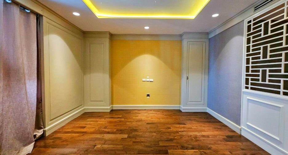 For rent and for sale 3 bedrooms townhouse in Watthana, Bangkok