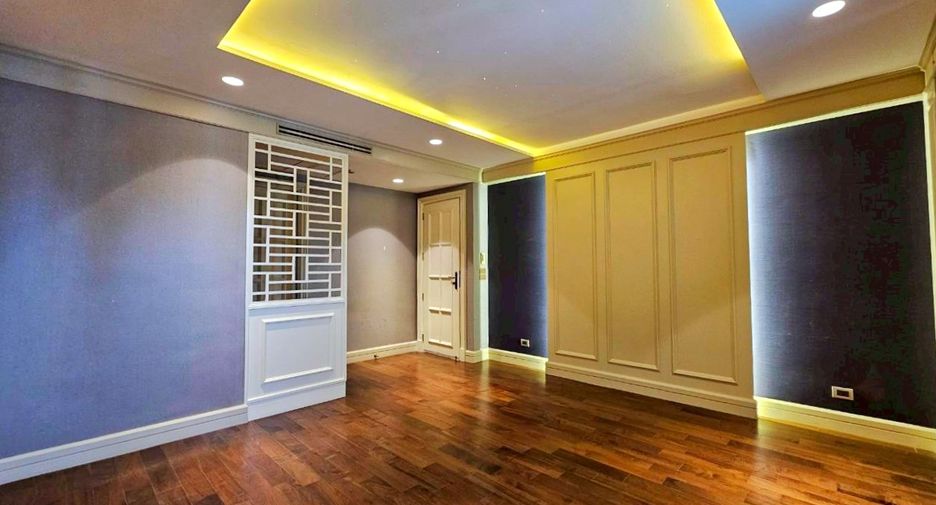 For rent and for sale 3 bedrooms townhouse in Watthana, Bangkok