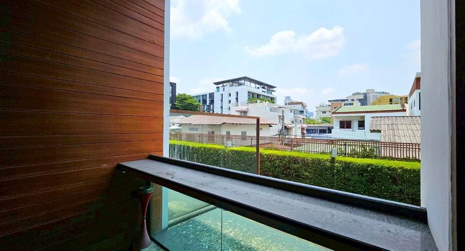 For rent and for sale 3 bedrooms townhouse in Watthana, Bangkok