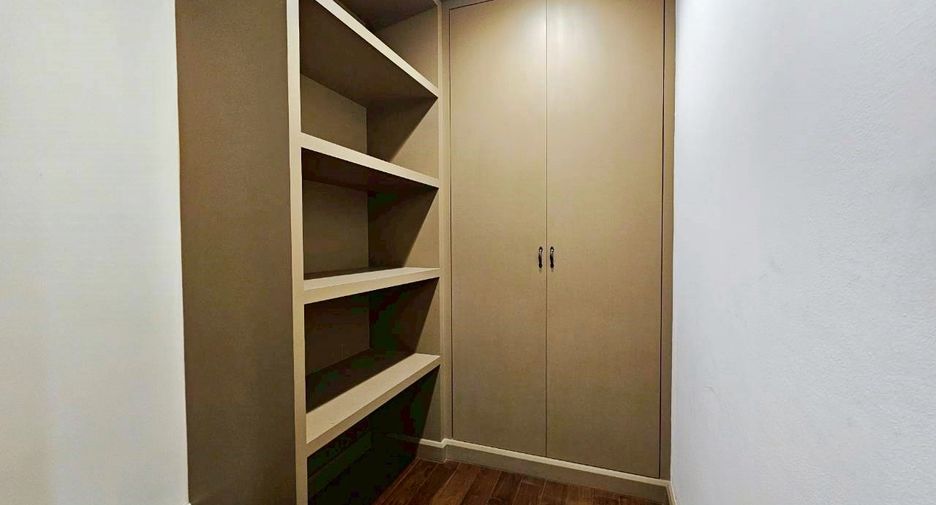 For rent and for sale 3 bedrooms townhouse in Watthana, Bangkok