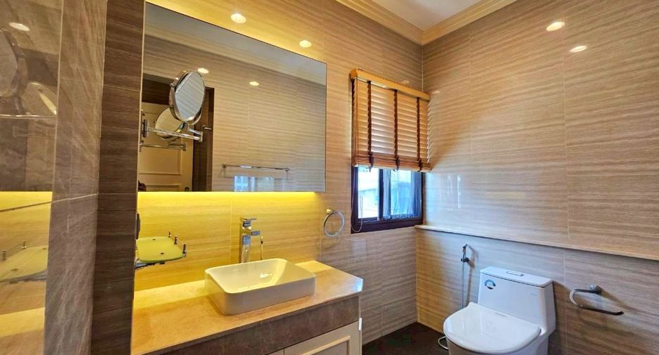 For rent and for sale 3 bedrooms townhouse in Watthana, Bangkok