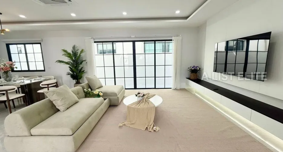For rent 5 bedrooms house in Bang Lamung, Chonburi