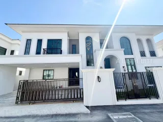 Casa en alquiler de 5 habitaciones en Bang Lamung, Chonburi