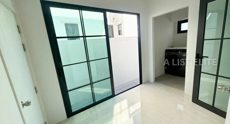 For rent 5 bedrooms house in Bang Lamung, Chonburi