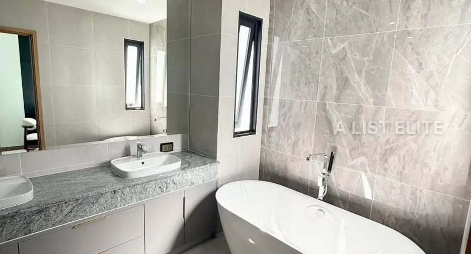 For rent 5 bedrooms house in Bang Lamung, Chonburi