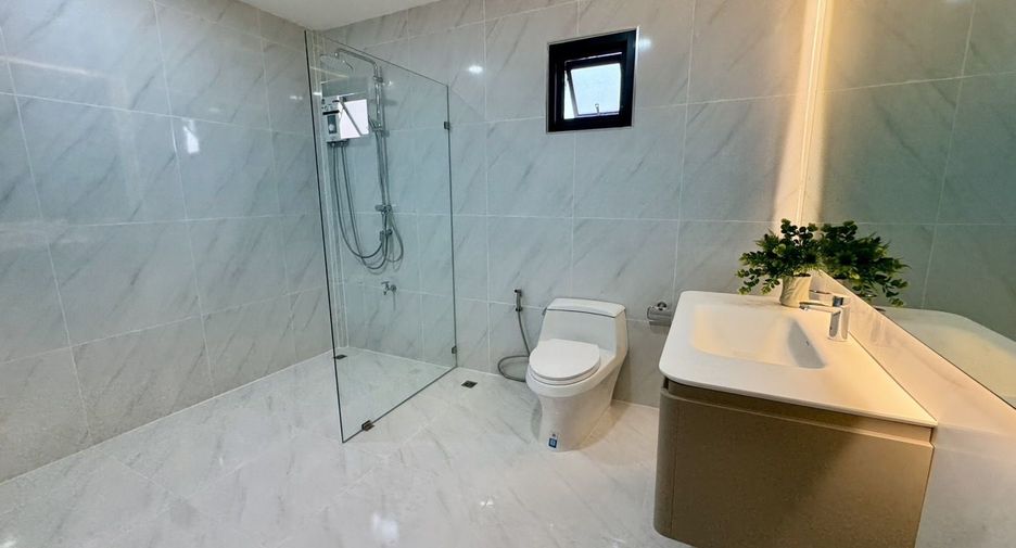 For sale 5 bedrooms villa in Saraphi, Chiang Mai