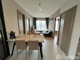 Condo en alquiler de 2 habitaciones en Huai Khwang, Bangkok