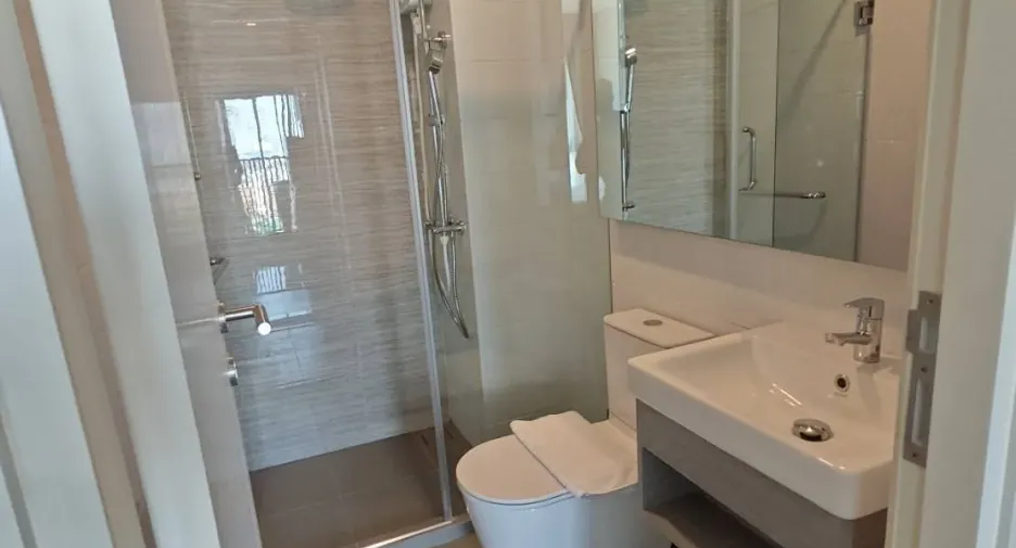 For rent studio condo in Mueang Samut Prakan, Samut Prakan