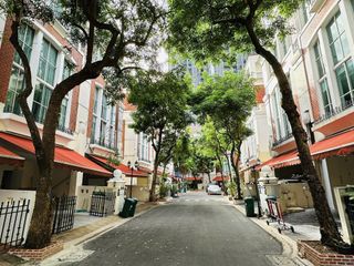 Casa adosada en alquiler de 4 habitaciones en Watthana, Bangkok