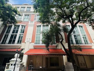 Casa adosada en alquiler de 4 habitaciones en Watthana, Bangkok