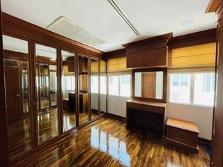 Casa adosada en alquiler de 4 habitaciones en Watthana, Bangkok
