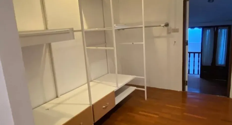 For sale 8 bedrooms house in Mueang Chiang Mai, Chiang Mai