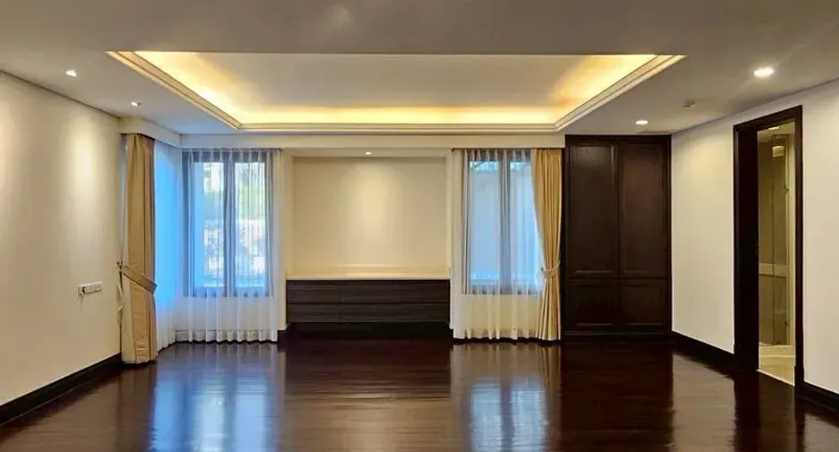 For rent 5 bedrooms house in Khlong Toei, Bangkok