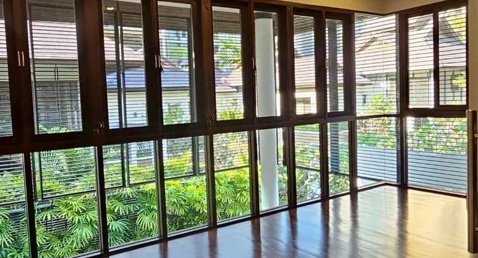 For rent 5 bedrooms house in Khlong Toei, Bangkok