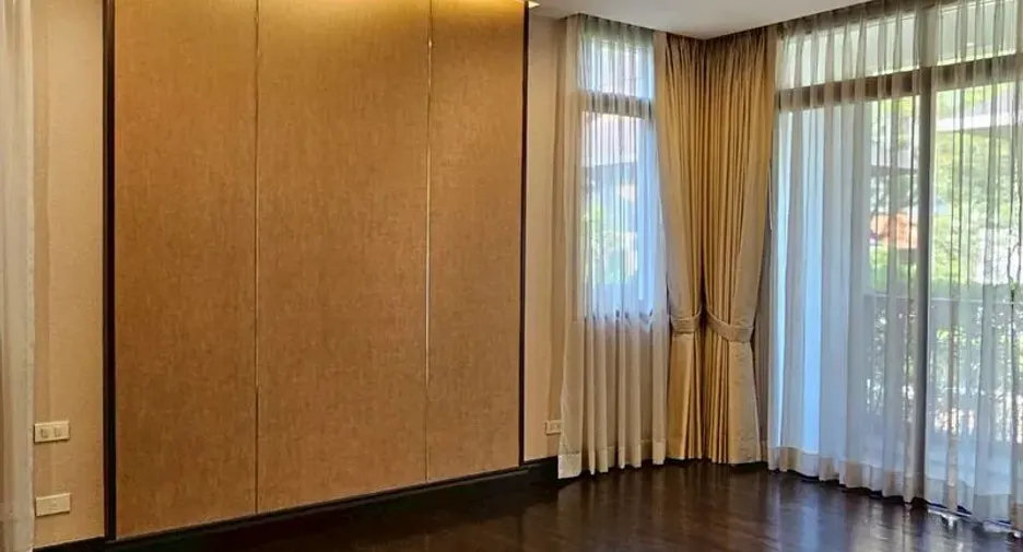 For rent 5 bedrooms house in Khlong Toei, Bangkok