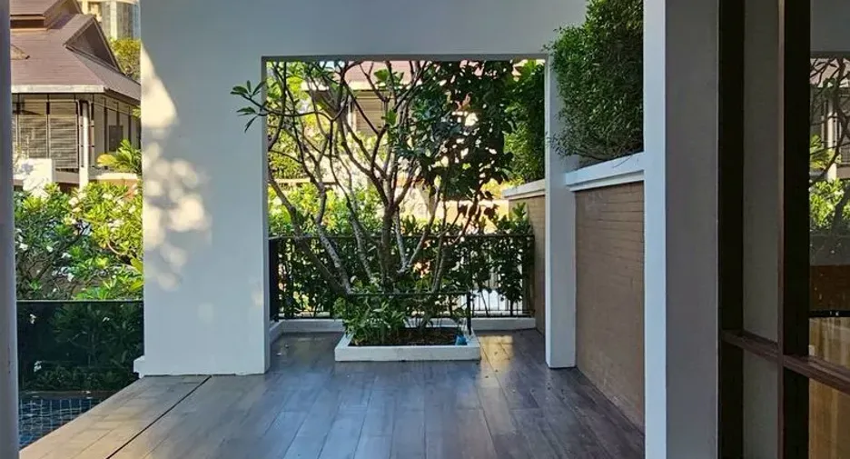 For rent 5 bedrooms house in Khlong Toei, Bangkok