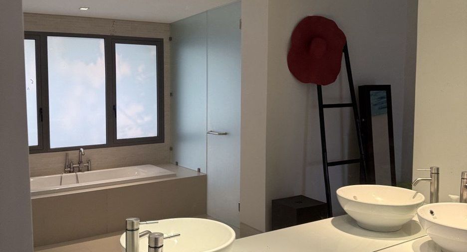 For rent 3 bedrooms townhouse in Thalang, Phuket