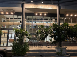 出售 8 卧室 商业空间 在 Khlong Toei, 曼谷