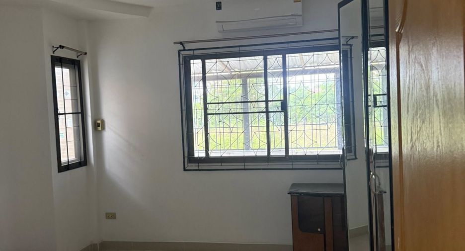 For rent 4 bedrooms house in Bang Lamung, Chonburi