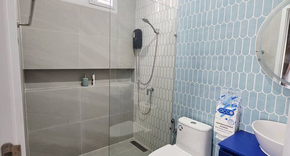 Casa en alquiler de 4 habitaciones en Bang Lamung, Chonburi