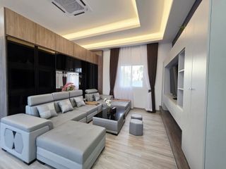 Casa en alquiler de 4 habitaciones en Bang Lamung, Chonburi