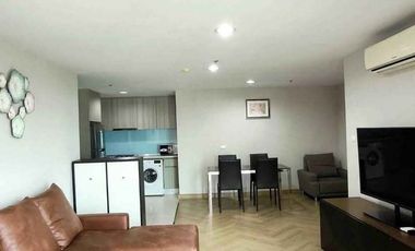 Condo en alquiler de 2 habitaciones en Huai Khwang, Bangkok