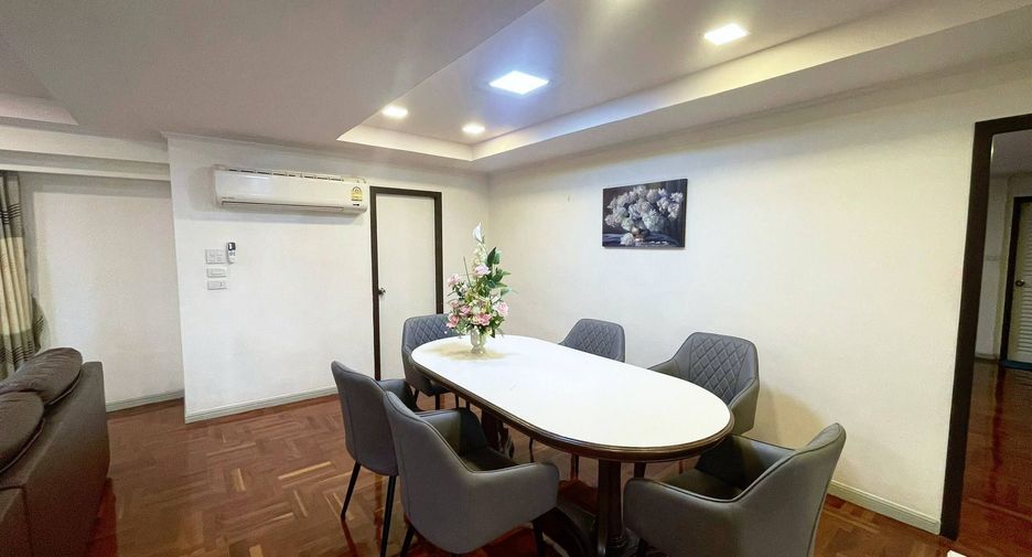 For rent 3 bedrooms apartment in Watthana, Bangkok