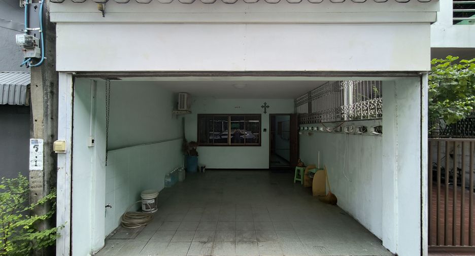 For sale 2 bedrooms townhouse in Rat Burana, Bangkok