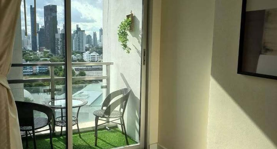 For rent 2 bedrooms condo in Khlong Toei, Bangkok