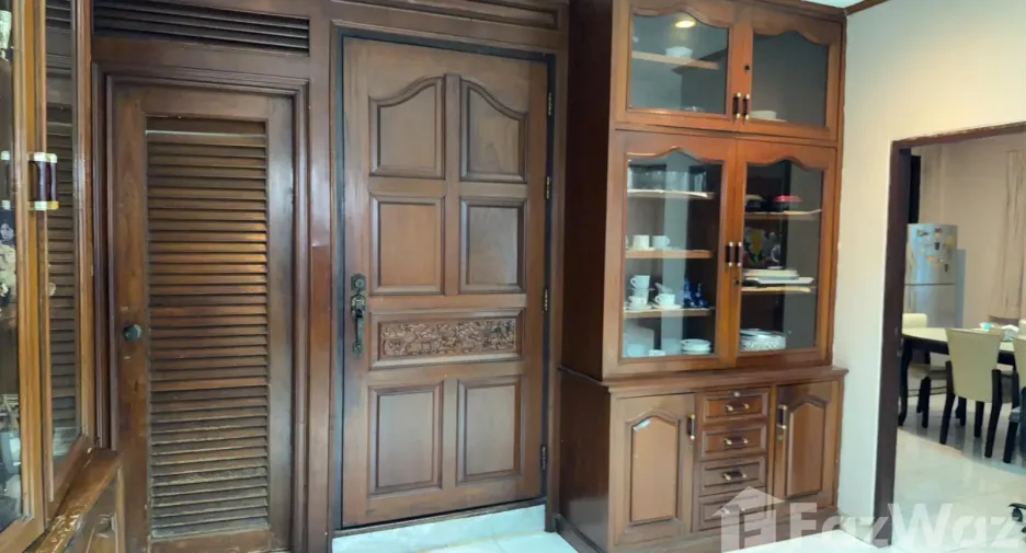 For sale 3 bedrooms house in Khlong San, Bangkok