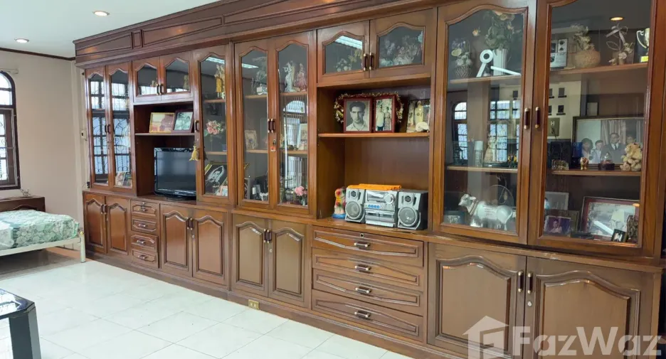 For sale 3 bedrooms house in Khlong San, Bangkok