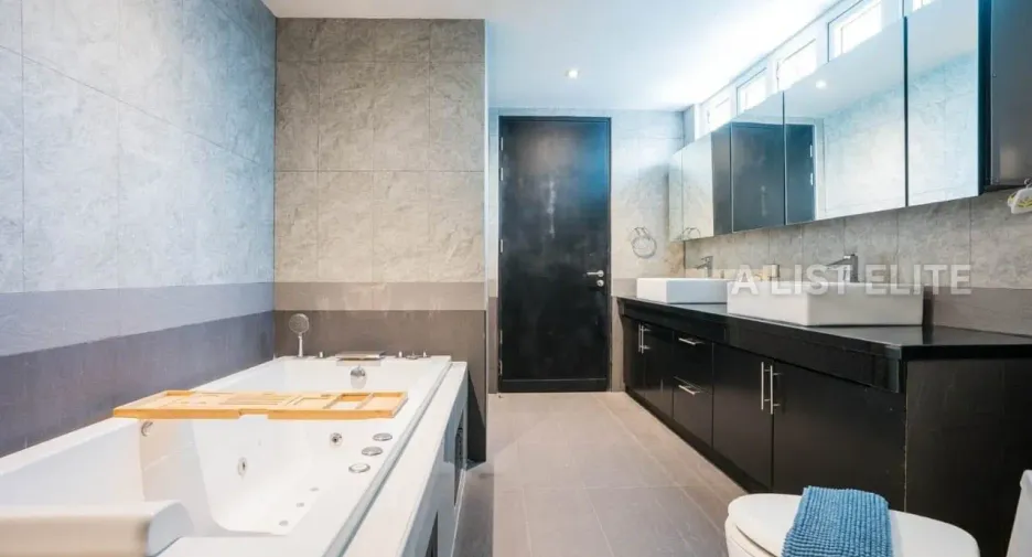 Haus zur Miete mit 5 Zimmer in Bang Lamung, Chonburi