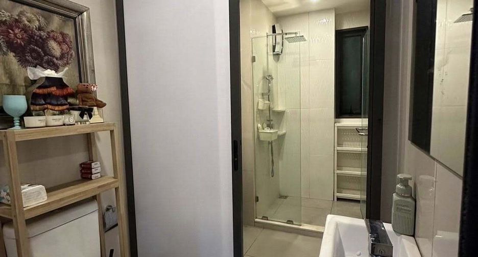 For rent 2 bedrooms condo in Huai Khwang, Bangkok