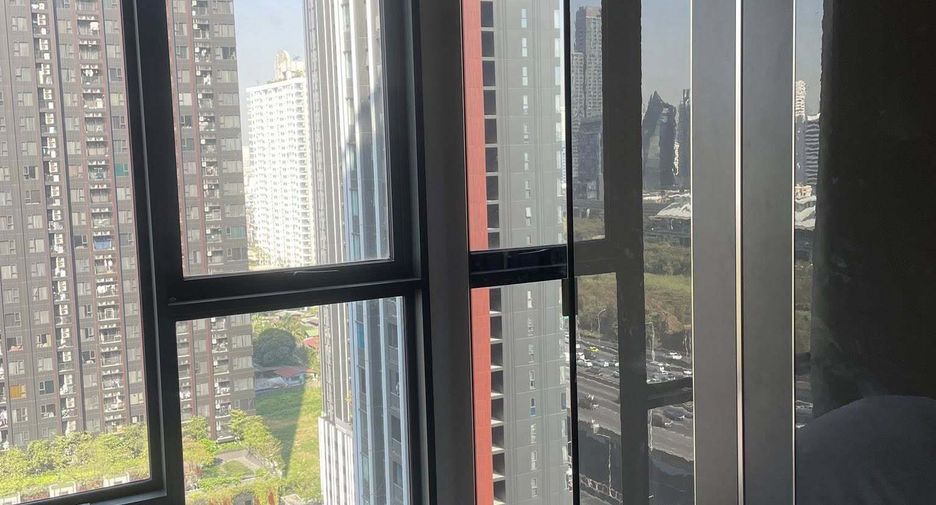 For rent 2 bedrooms condo in Huai Khwang, Bangkok