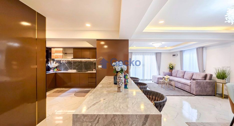 Casa en venta de 5 habitaciones en Bang Lamung, Chonburi